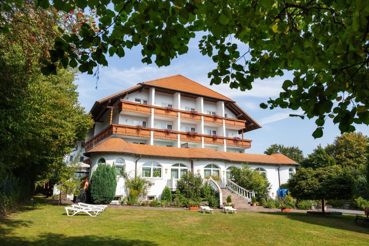 Hotel Sattelbogener Hof Traitsching Exterior foto